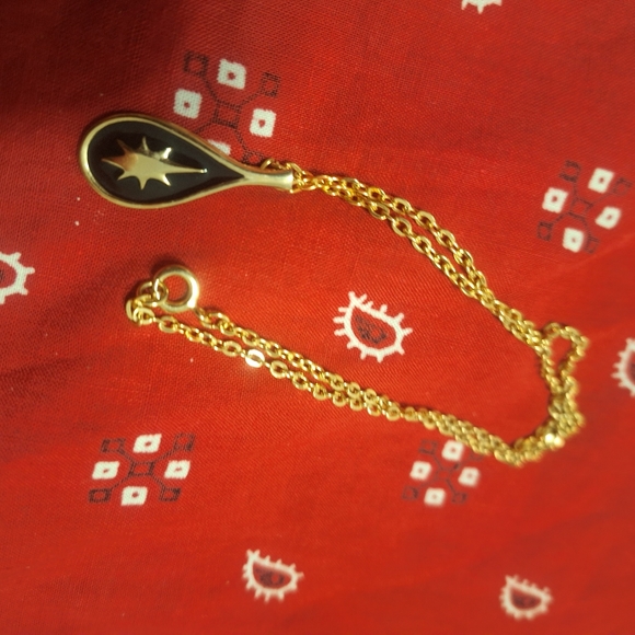 Vintage black enamel gold tone Star teardrop pendant chain necklace - Picture 4 of 5